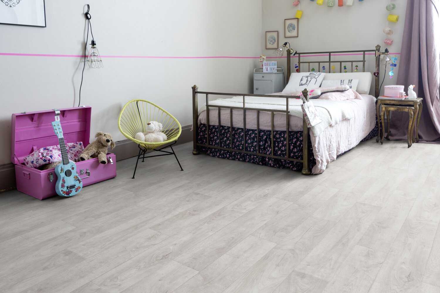 RS30939_FACTORY WHITE BED.jpg