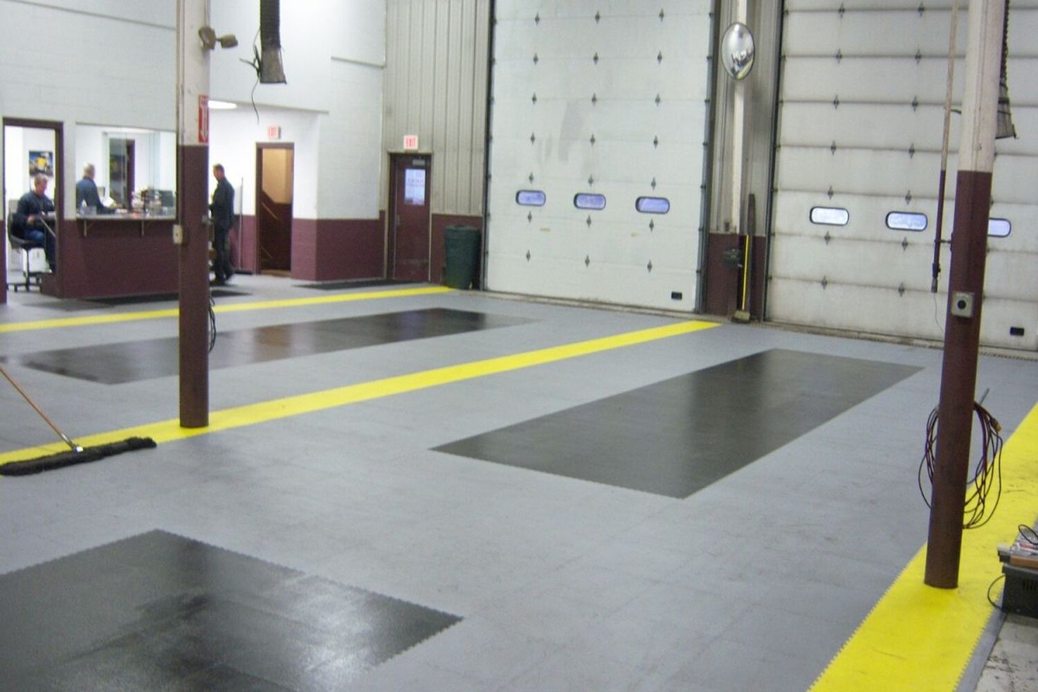industrial-flooring-–-truck-bay-1.jpg